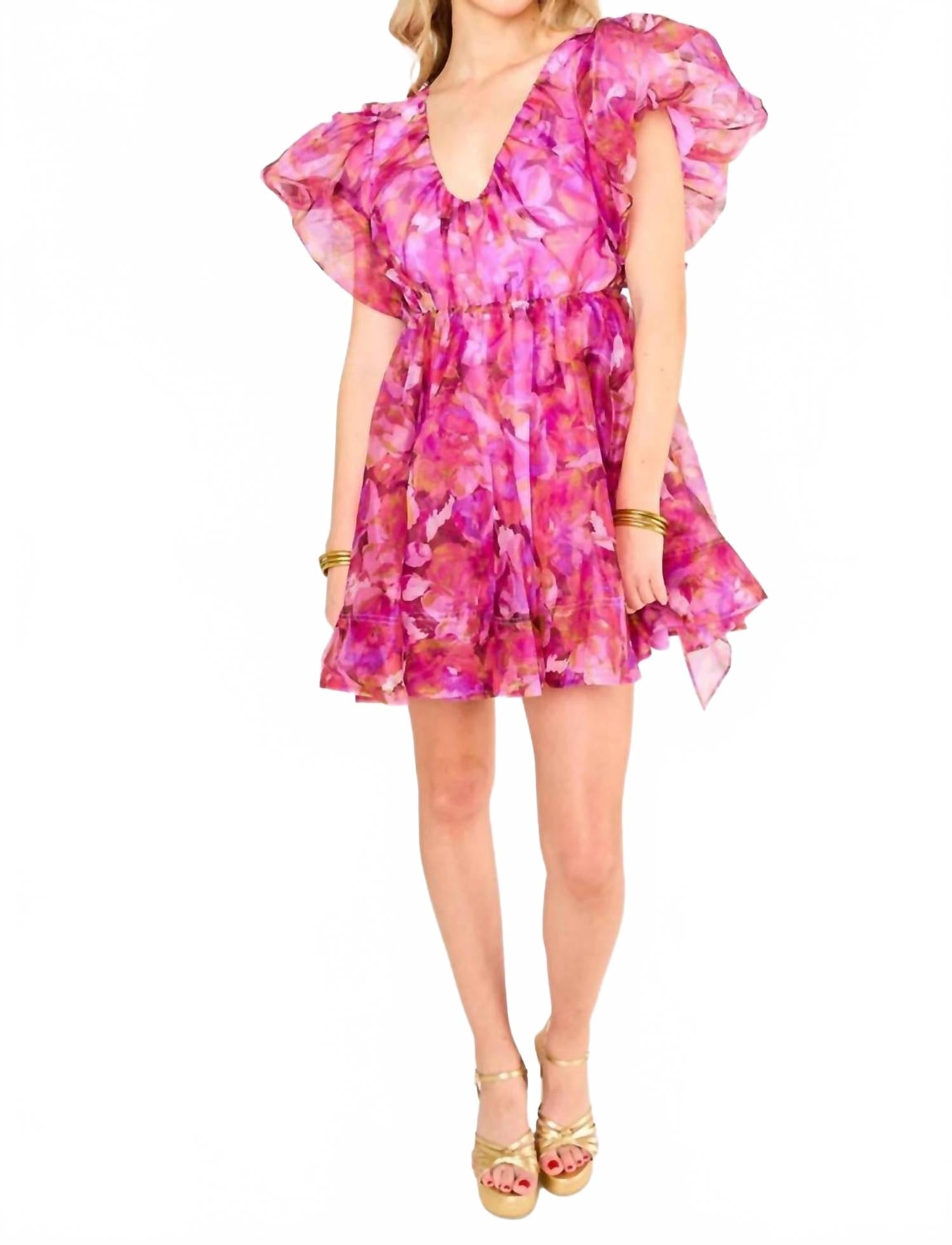 BUDDYLOVE Холлис отправляется в рай в розовом платье
BUDDYLOVE Холлис отправляется в рай в розовом платье