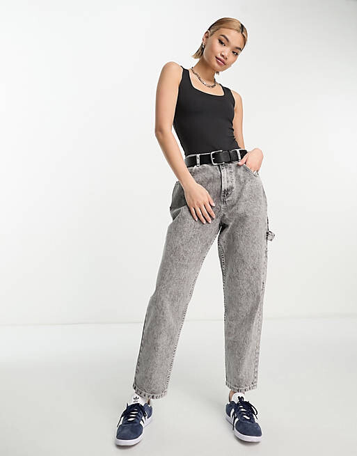 Только двусторонний бесшовный жилет черного цвета с квадратным вырезом.
Только двусторонний бесшовный жилет черного цвета с квадратным вырезом.