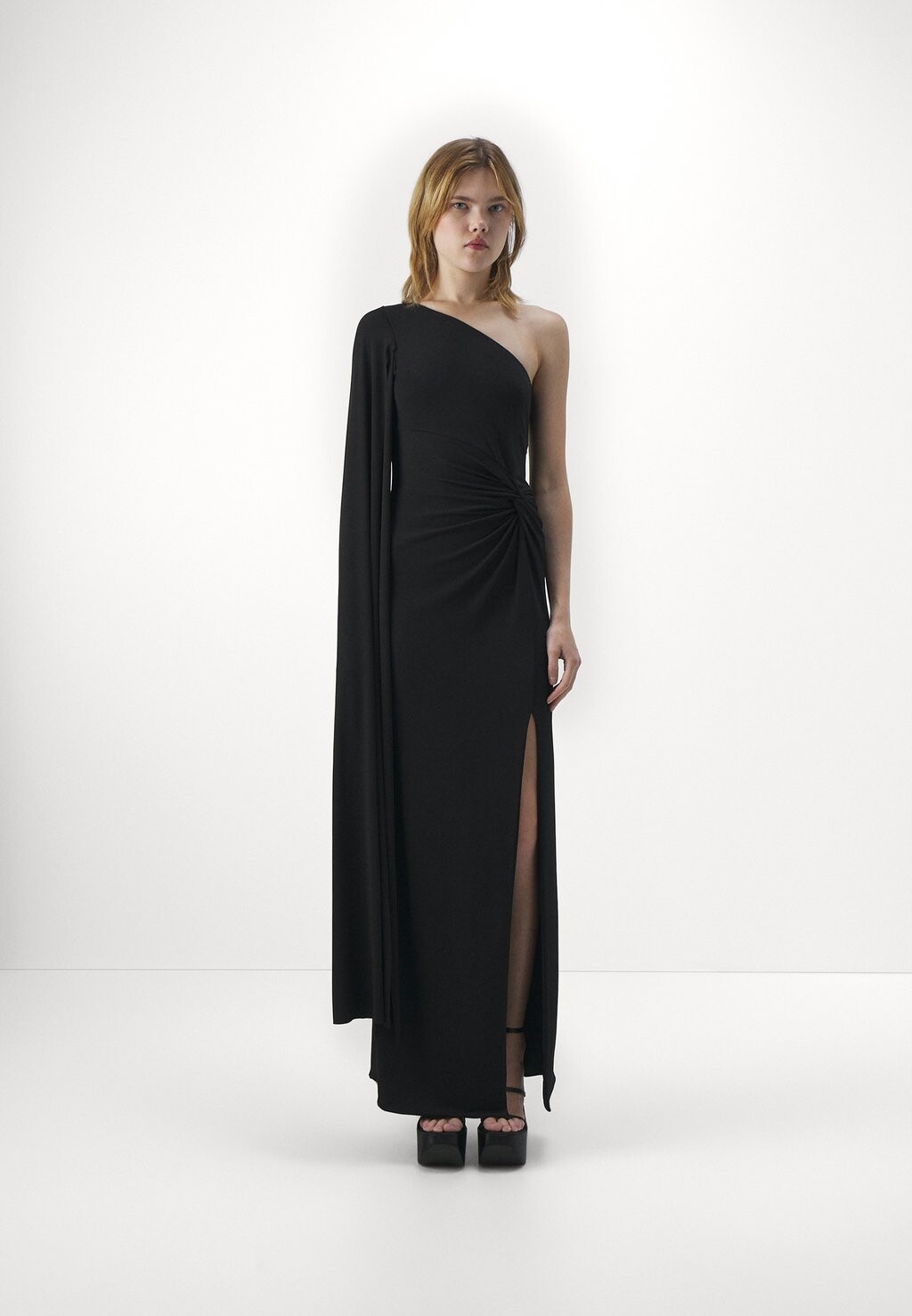 Платье из джерси BRAX CAPE SLEEE WAL G., цвет black
Платье из джерси BRAX CAPE SLEEE WAL G., цвет black