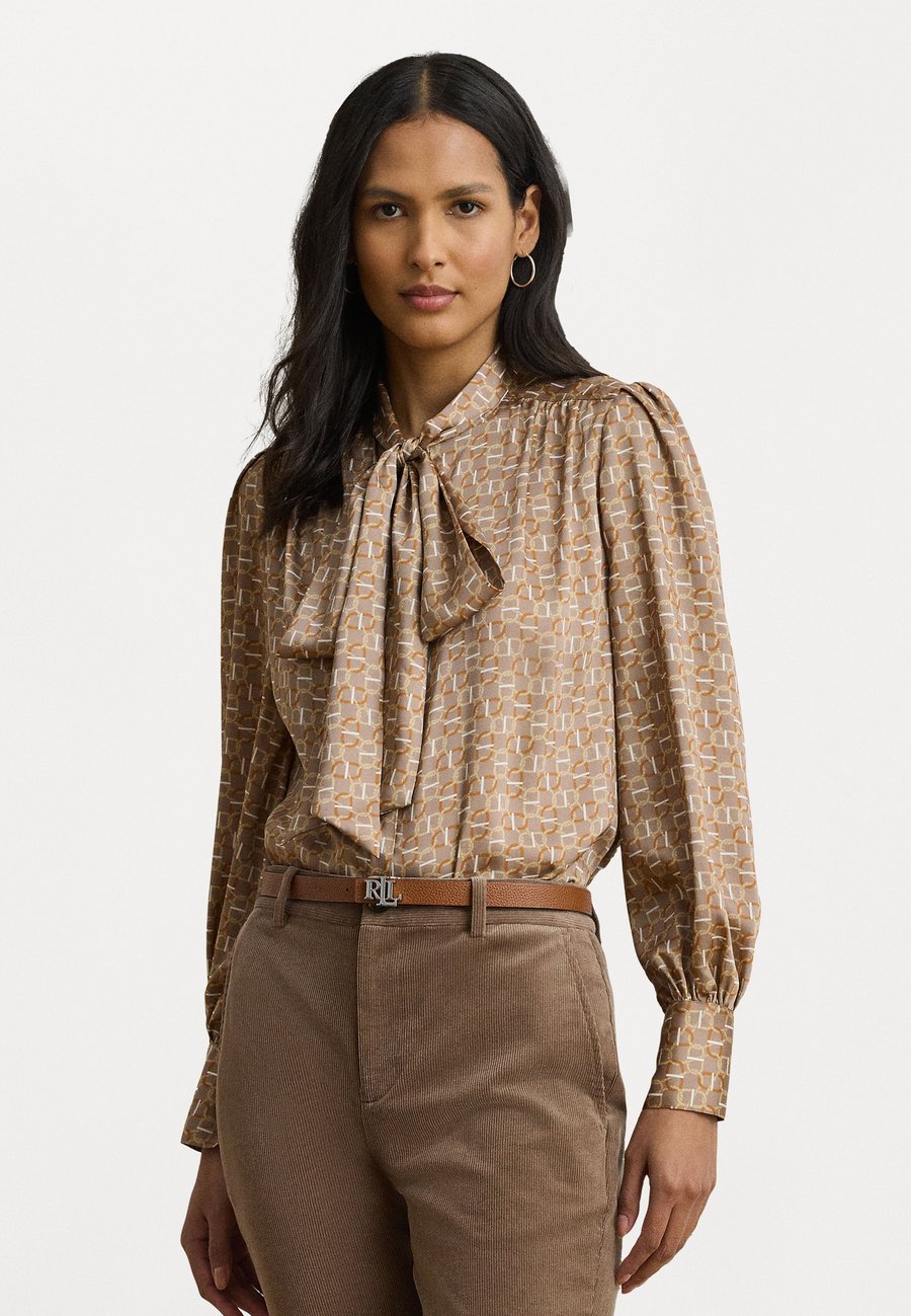 Блуза Lauren Ralph Lauren GEO PRINT TWILL TIE NECK BLOUSE, Taupe
Блуза Lauren Ralph Lauren GEO PRINT TWILL TIE NECK BLOUSE, Taupe