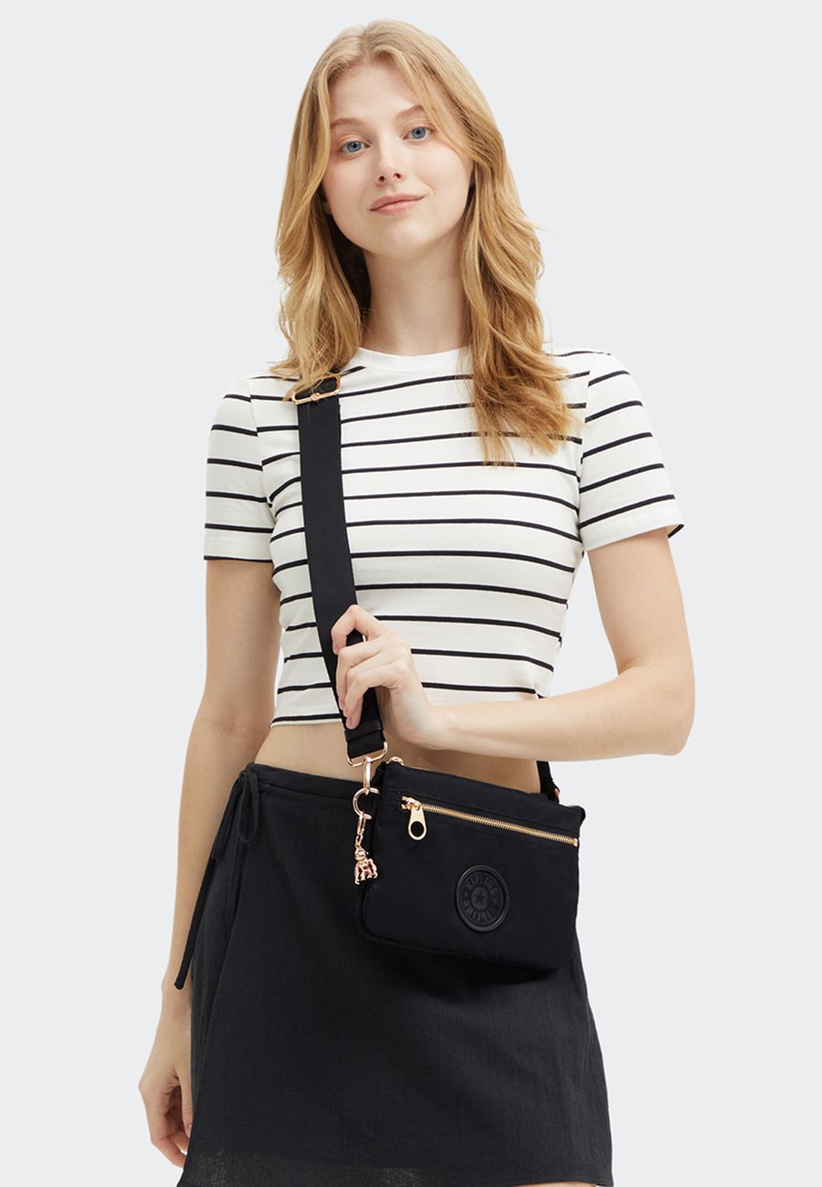 Сумка кросс-боди Kipling RIRI ZIP, Black Rose Spice/Black
Сумка кросс-боди Kipling RIRI ZIP, Black Rose Spice/Black