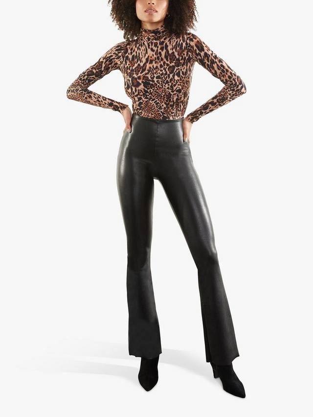 Леггинсы-клеш из гладкой искусственной кожи Commando, черный
Леггинсы-клеш из гладкой искусственной кожи Commando, черный