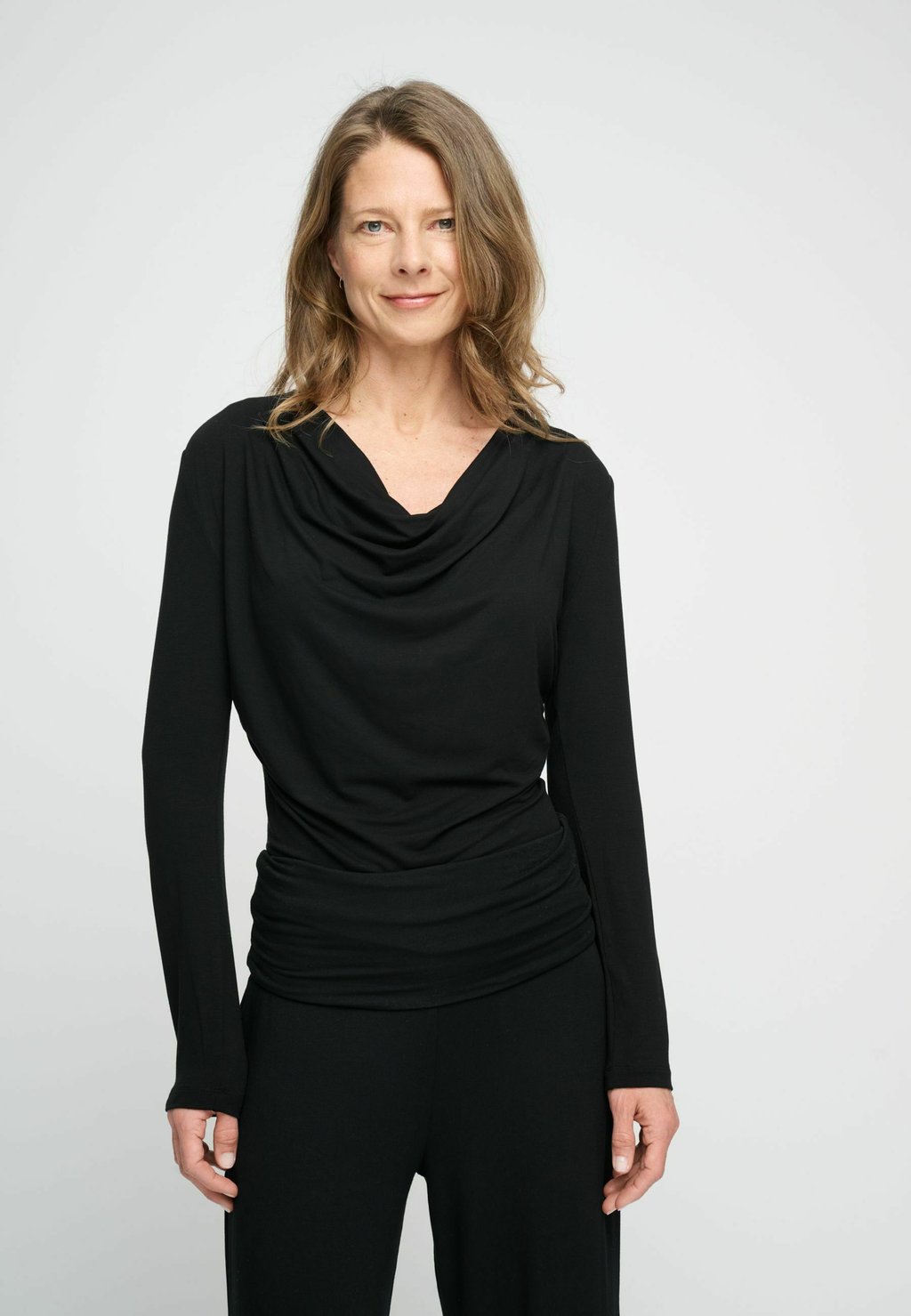 Топ с длинными рукавами CASCADE moshi moshi mind, черный
Топ с длинными рукавами CASCADE moshi moshi mind, черный