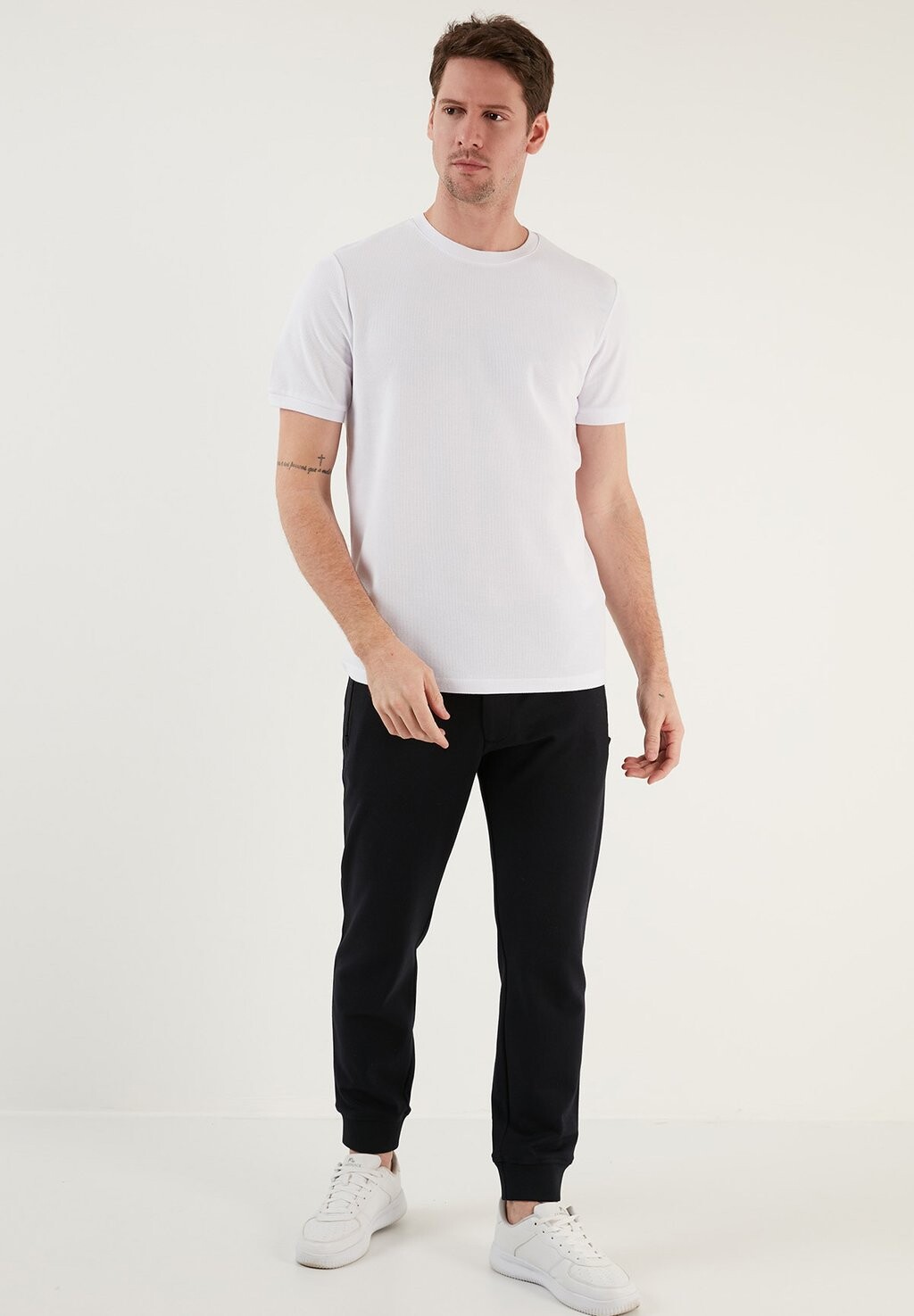 Базовая футболка REGULAR FIT Buratti, белый
Базовая футболка REGULAR FIT Buratti, белый