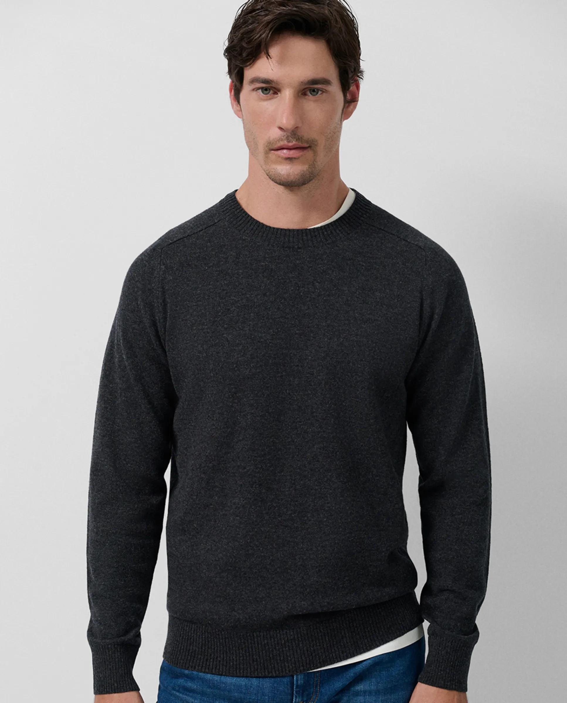 Мужской джемпер из шерсти и кашемира с круглым вырезом Roberto Verino, темно-серый
Мужской джемпер из шерсти и кашемира с круглым вырезом Roberto Verino, темно-серый