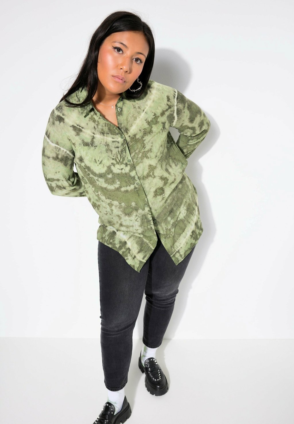 Блузка на пуговицах VINTAGE-OPTIK Studio Untold, черный
Блузка на пуговицах VINTAGE-OPTIK Studio Untold, черный