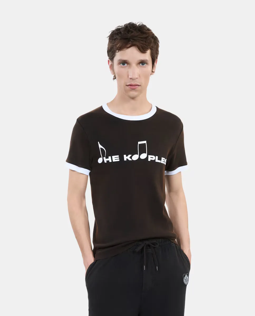 Мужская черная футболка с коротким рукавом и трафаретным принтом The Kooples, чёрный
Мужская черная футболка с коротким рукавом и трафаретным принтом The Kooples, чёрный