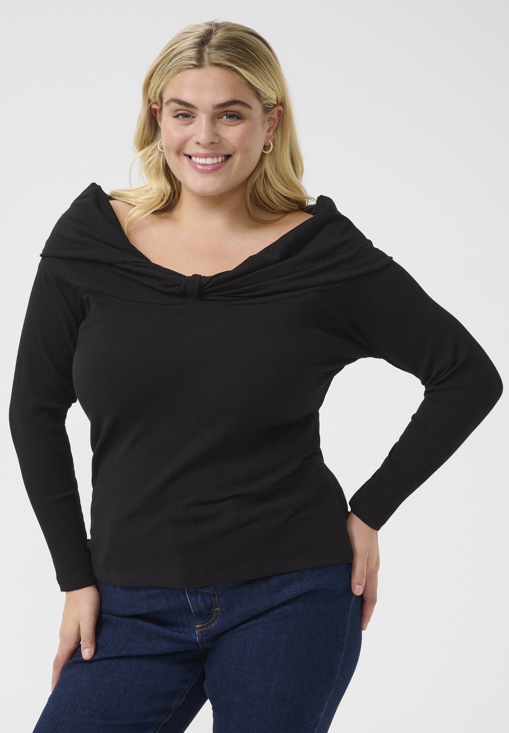 Топ с длинными рукавами Kaffe Curve, цвет Black Deep 
Топ с длинными рукавами Kaffe Curve, цвет Black Deep