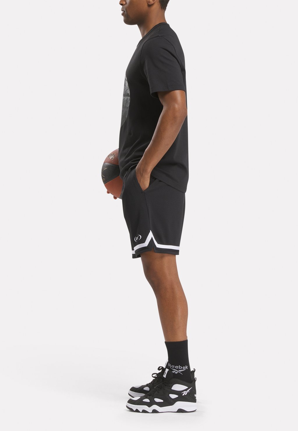Спортивные шорты HOOPWEAR TRANSITION Reebok, черный 
Спортивные шорты HOOPWEAR TRANSITION Reebok, черный