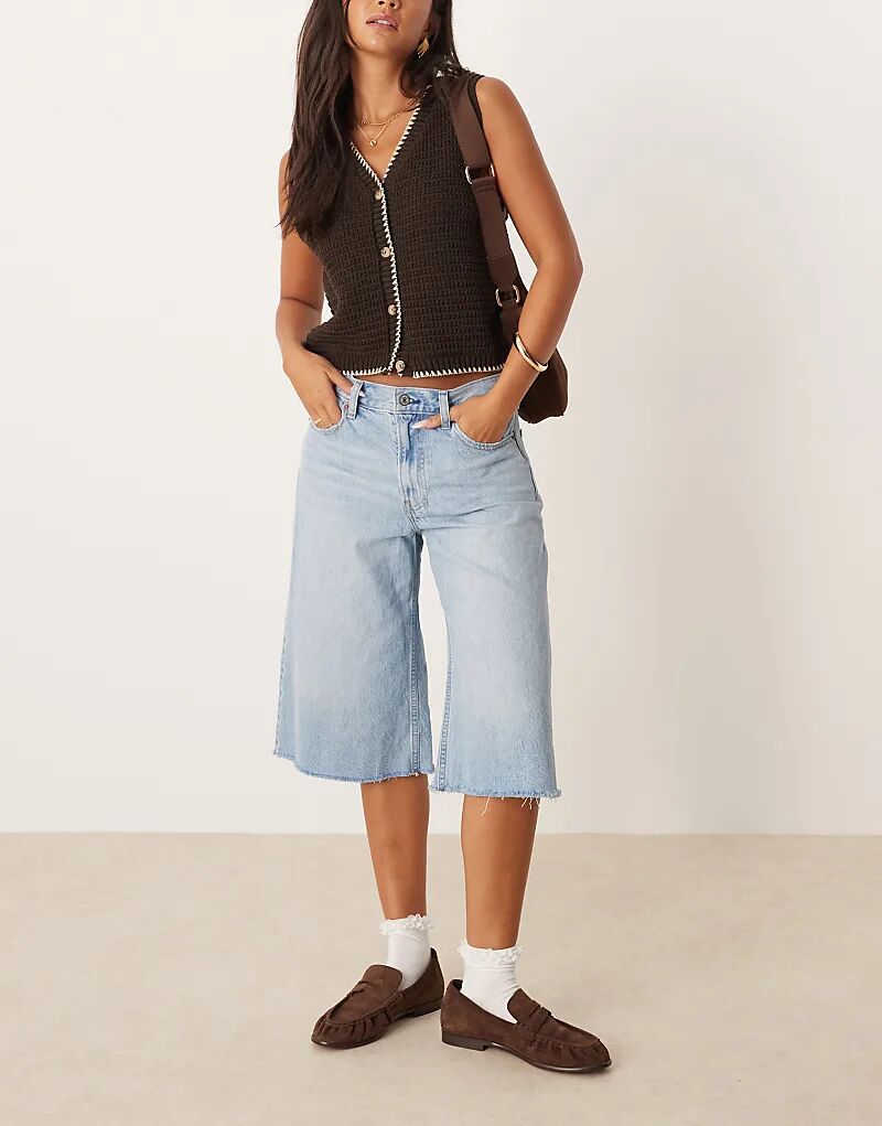 Длинные джинсовые шорты средней посадки Abercrombie & Fitch светло-голубого цвета
Длинные джинсовые шорты средней посадки Abercrombie & Fitch светло-голубого цвета