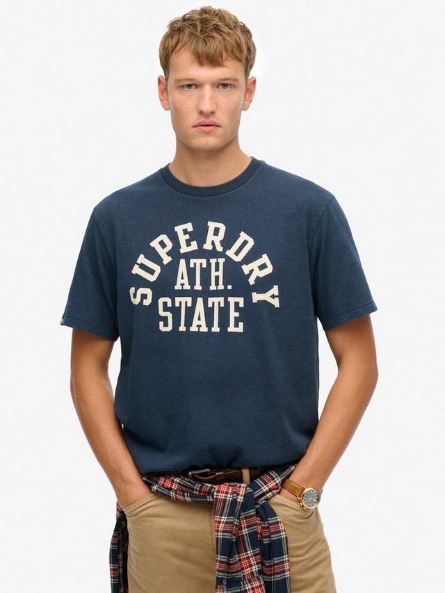 Спортивная футболка essential с графическим рисунком Superdry, цвет Nautical Navy
Спортивная футболка essential с графическим рисунком Superdry, цвет Nautical Navy