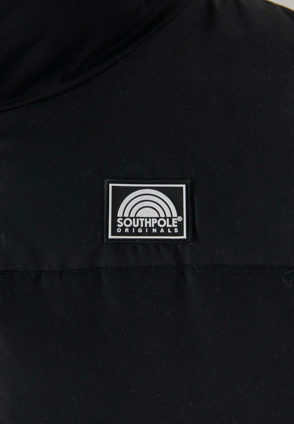 Зимняя куртка COLOR BLOCK PUFFER Southpole, черный
Зимняя куртка COLOR BLOCK PUFFER Southpole, черный