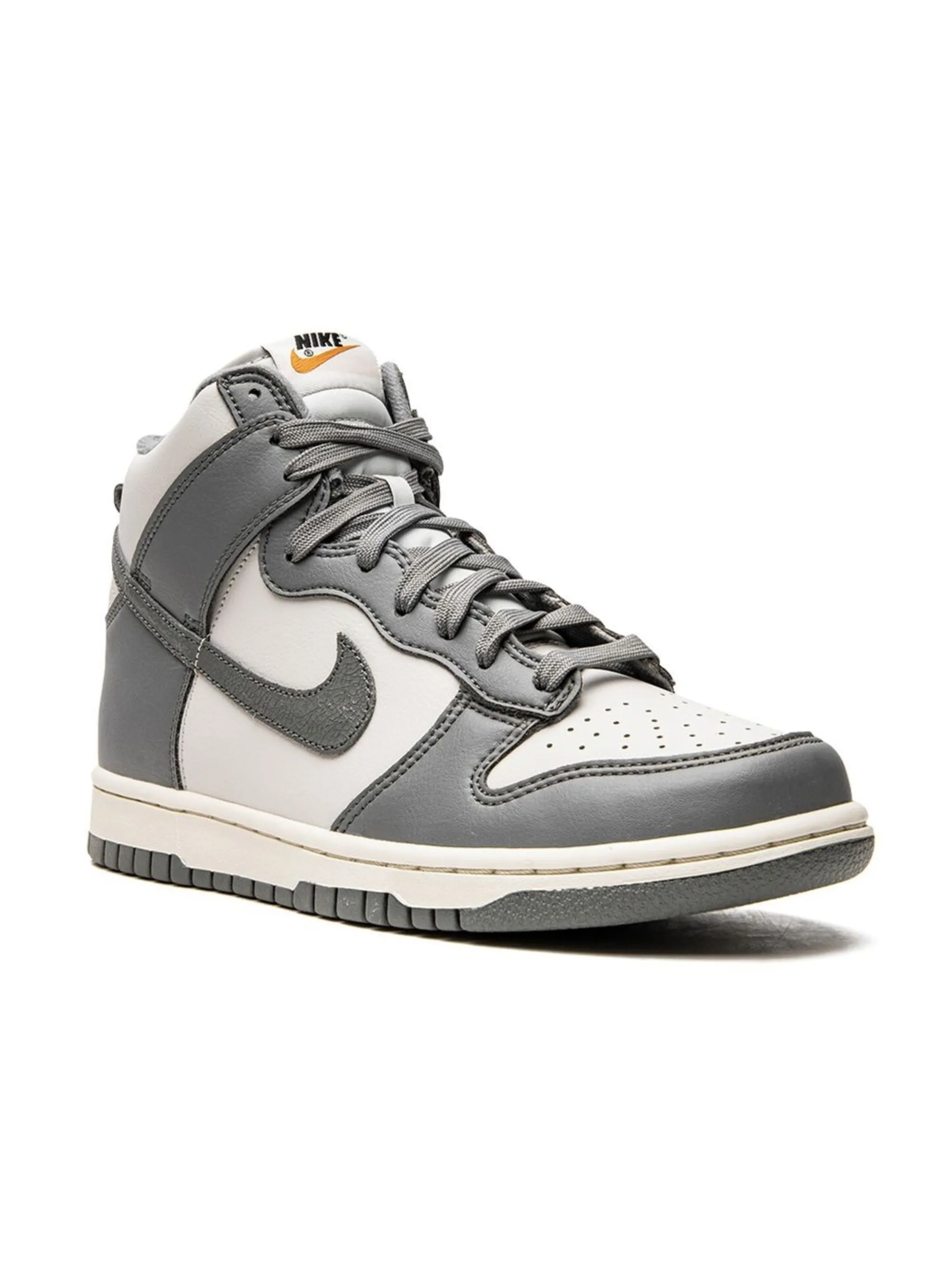 Кроссовки Dunk High SE Nike Kids, серый
Кроссовки Dunk High SE Nike Kids, серый
