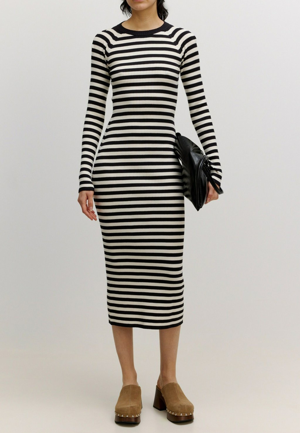 Платье-джемпер MARCELINA EDITED, черный
Платье-джемпер MARCELINA EDITED, черный