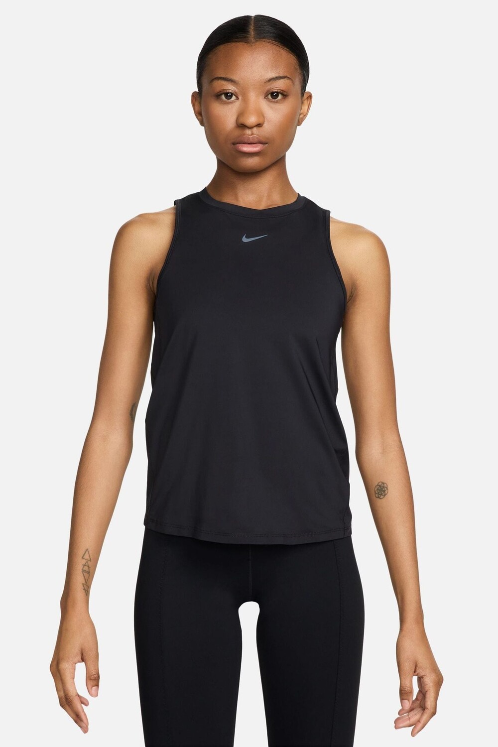 Одна классическая майка dri fit Nike, черный 
Одна классическая майка dri fit Nike, черный