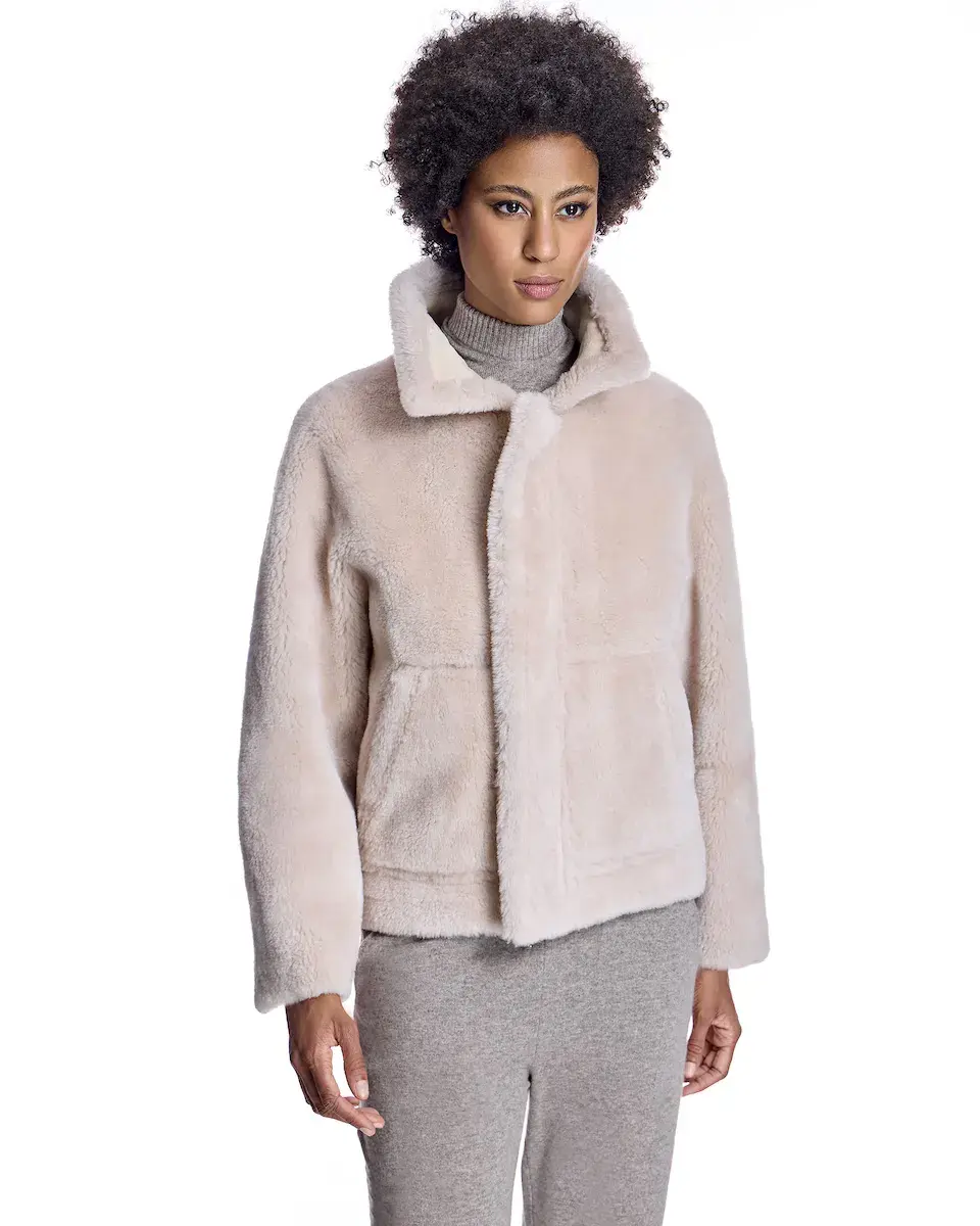 Женская куртка из ягненка с отложным воротником и карманами Maximilian, бежевый
Женская куртка из ягненка с отложным воротником и карманами Maximilian, бежевый