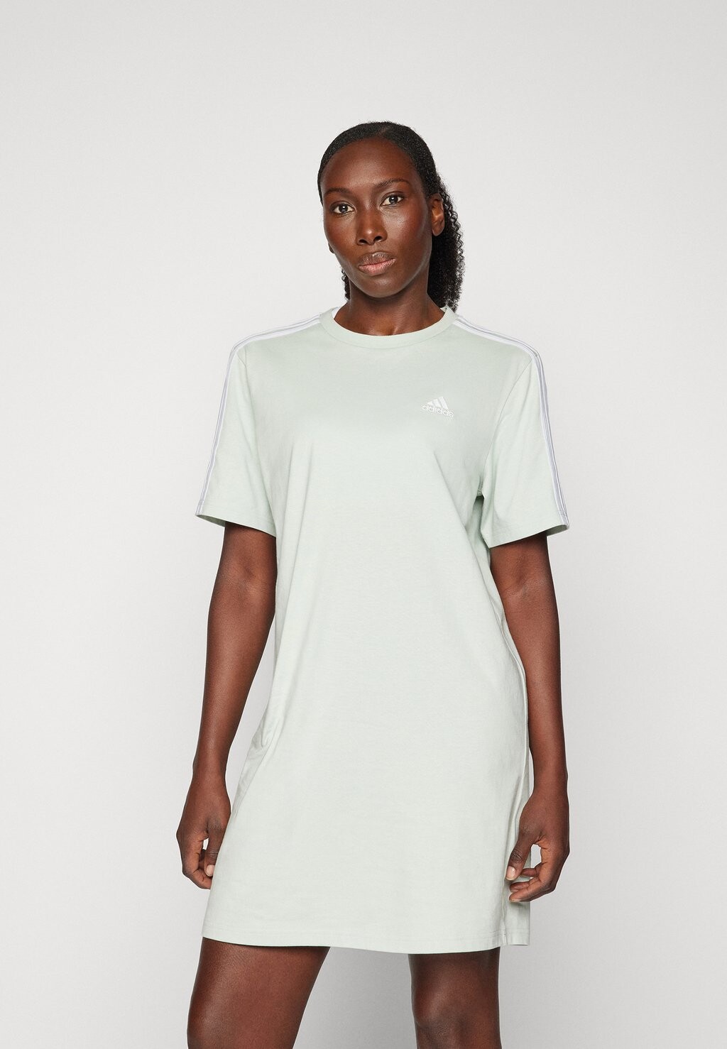 Платье из джерси Essentials 3 Stripes Single Boyfriend Tee adidas Sportswear, льняное зеленое
Платье из джерси Essentials 3 Stripes Single Boyfriend Tee adidas Sportswear, льняное зеленое