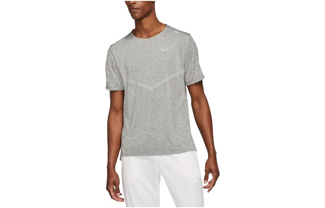 Футболка мужская светло-серая Nike, серый 
Футболка мужская светло-серая Nike, серый
