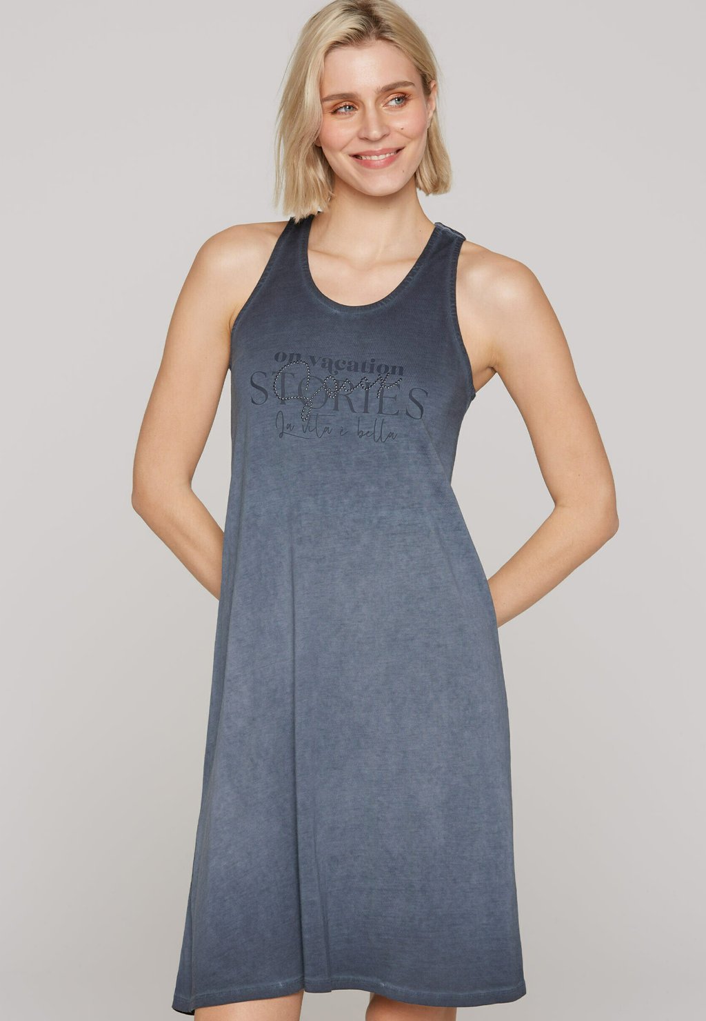 Платье из джерси MIT RÜCKEN-DETAIL Soccx, синий
Платье из джерси MIT RÜCKEN-DETAIL Soccx, синий