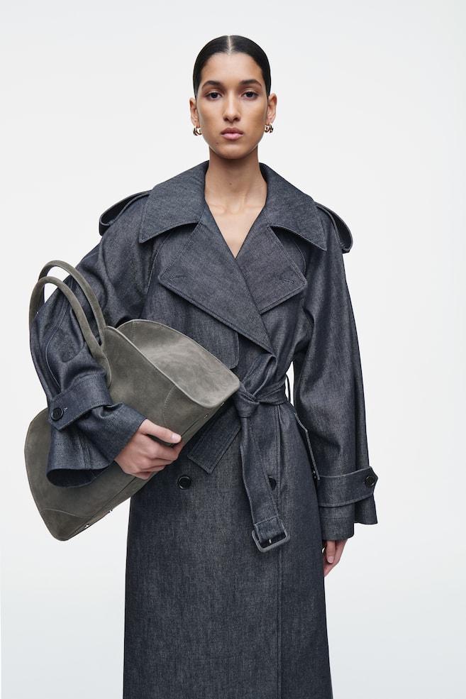 Маленькая сумка для боулинга в студии - кожа Cos, серый
Маленькая сумка для боулинга в студии - кожа Cos, серый