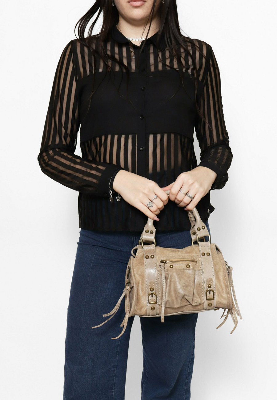 Сумка Chiara Ferretti Handbag, Taupe
Сумка Chiara Ferretti Handbag, Taupe