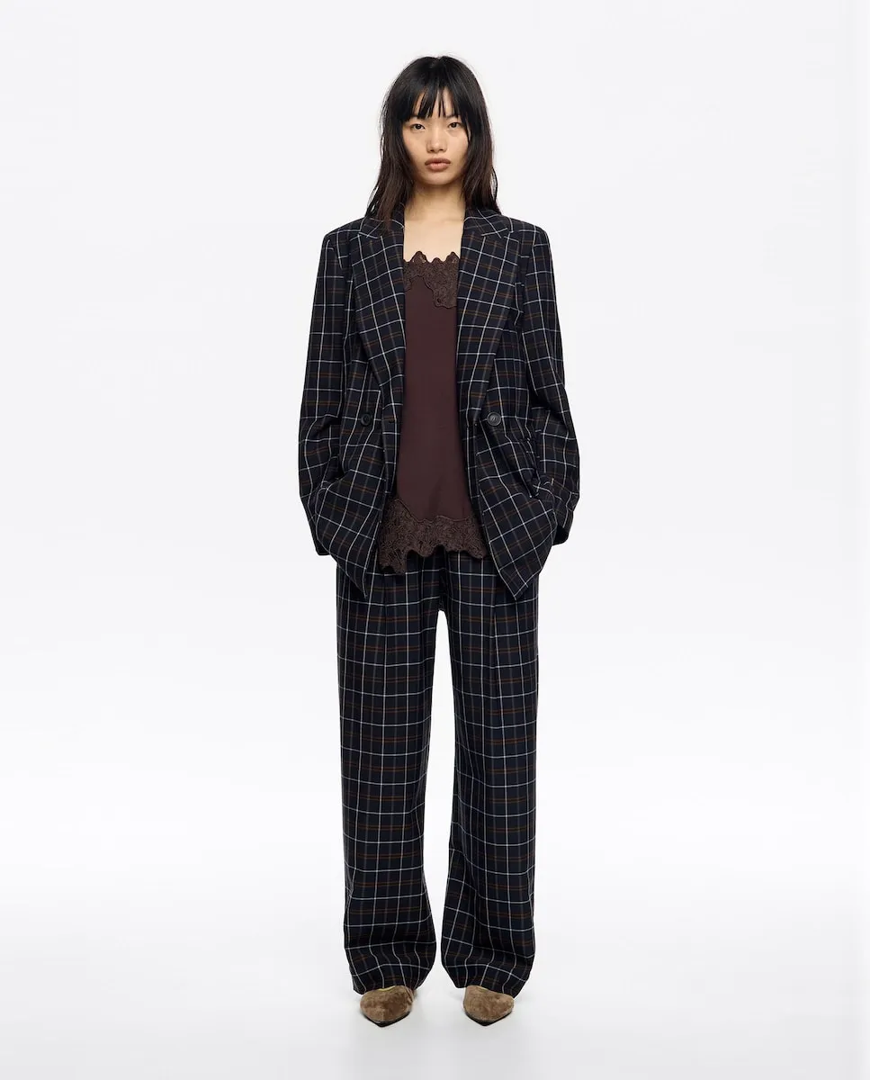 Женская пиджак с перекрестной застежкой в клетку Bimba y Lola, темно-синий
Женская пиджак с перекрестной застежкой в клетку Bimba y Lola, темно-синий