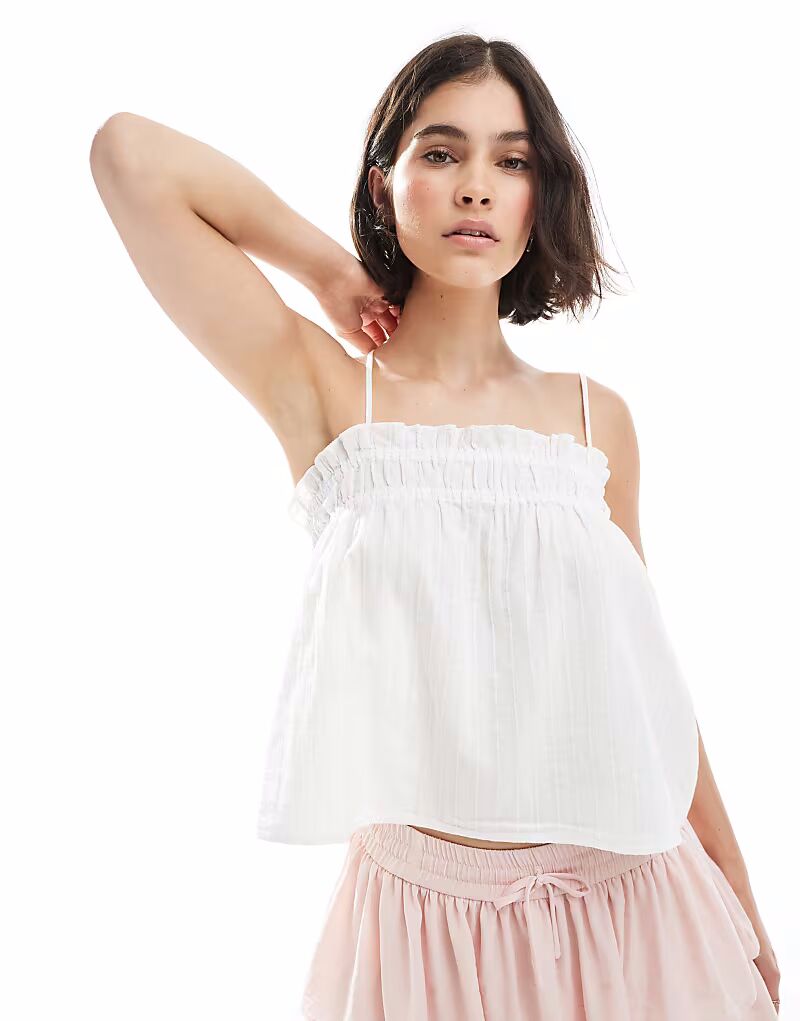 Топ Pieces со сборками и струящейся бретелькой белого цвета
Топ Pieces со сборками и струящейся бретелькой белого цвета