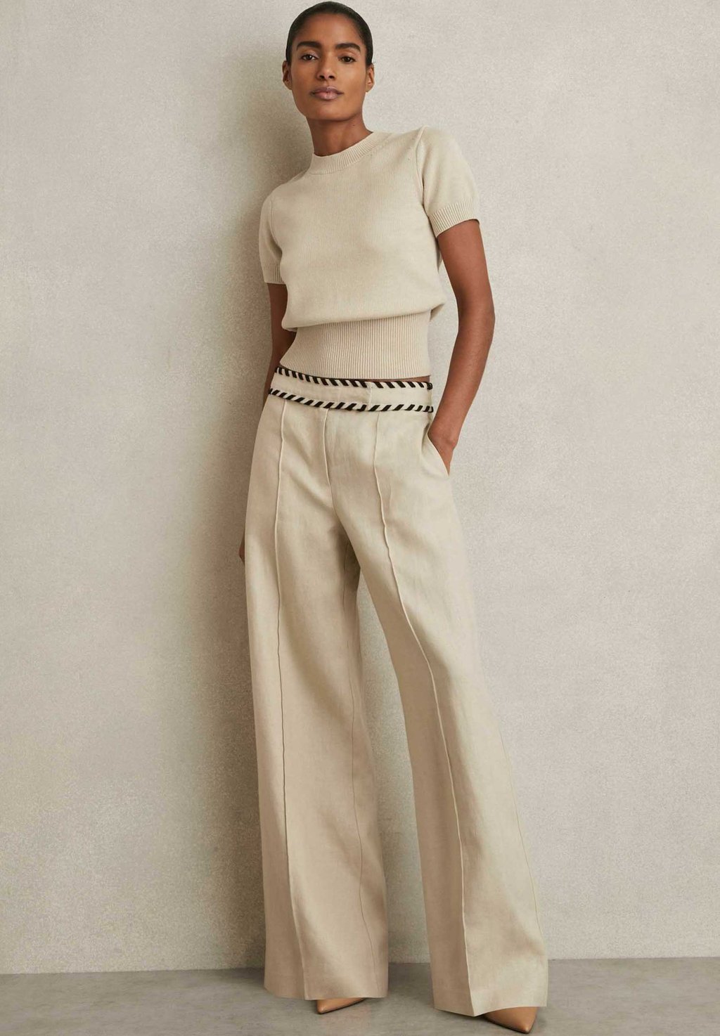 Базовая футболка REGULAR FIT-ANITA CREW NECK Reiss, бежевый
Базовая футболка REGULAR FIT-ANITA CREW NECK Reiss, бежевый