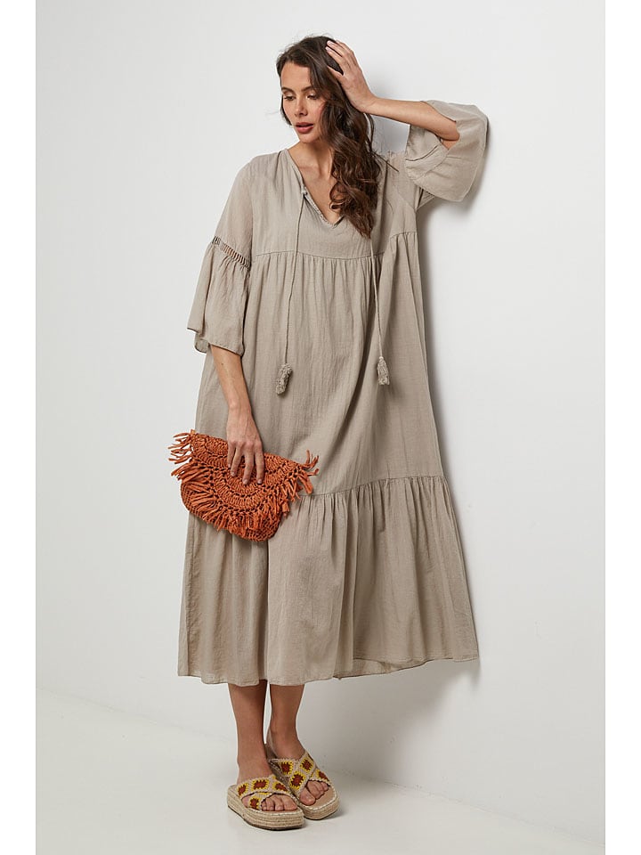 Платье до колена Lin Passion, бежевый
Платье до колена Lin Passion, бежевый