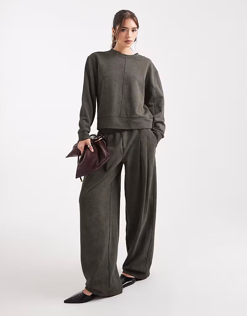 Спортивные брюки цвета стираный хаки Asos Design
Спортивные брюки цвета стираный хаки Asos Design