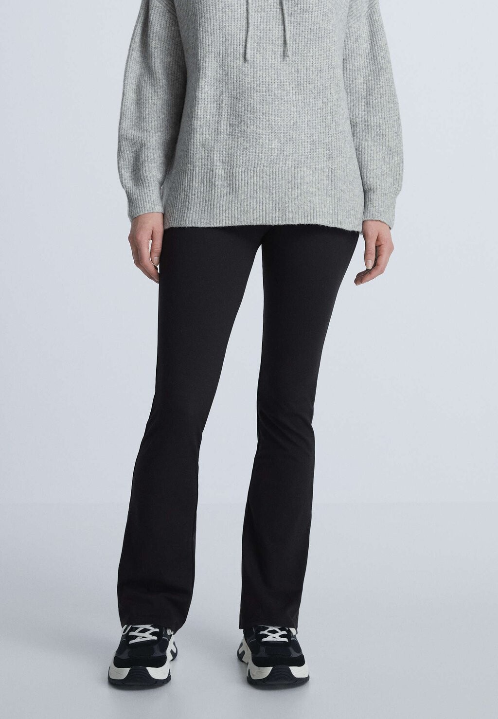 Брюки OYSHO, черный
Брюки OYSHO, черный