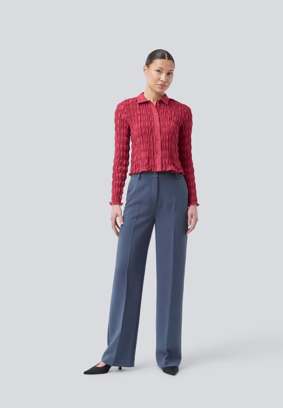 Блуза Modström POSIEMD, Rumba Red/Red
Блуза Modström POSIEMD, Rumba Red/Red