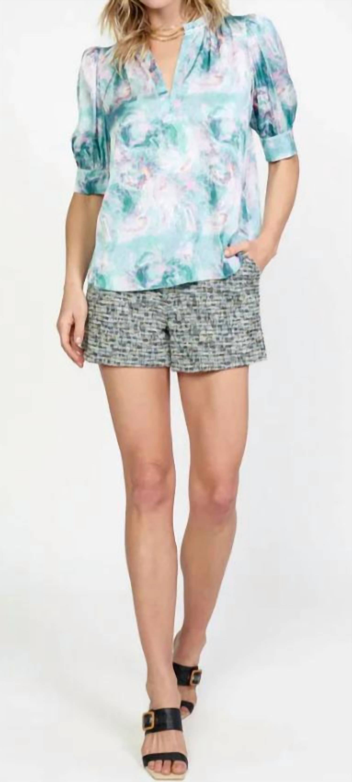 Блузка с короткими рукавами и разрезом на шее с абстрактным принтом в цвете Ocean Multi current air
Блузка с короткими рукавами и разрезом на шее с абстрактным принтом в цвете Ocean Multi current air