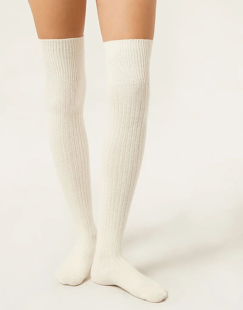 Гольфы Calzedonia Longuette молочно-белого цвета
Гольфы Calzedonia Longuette молочно-белого цвета