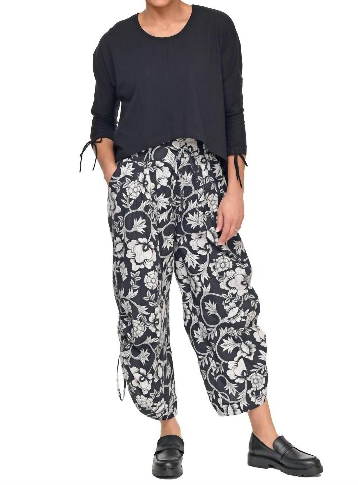 Nova Pullover Top In Black Tulip Clothing
Nova Pullover Top In Black Tulip Clothing