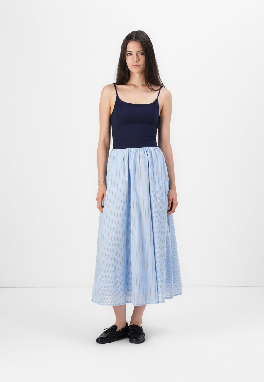 Платье GAP MIXED MEDIA TANK MAXI DRESS, Blue
Платье GAP MIXED MEDIA TANK MAXI DRESS, Blue