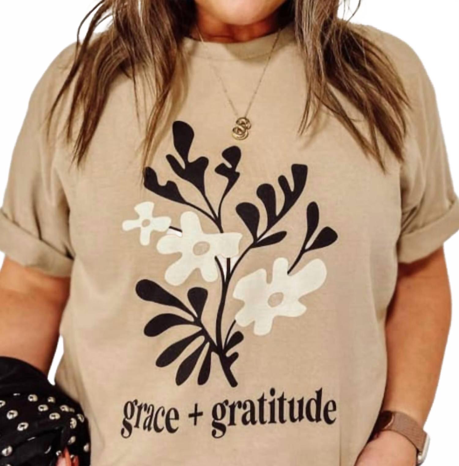 Футболка с принтом «Grace + Gratitude» бежевого цвета The Graphic Tee, бежевый
Футболка с принтом «Grace + Gratitude» бежевого цвета The Graphic Tee, бежевый