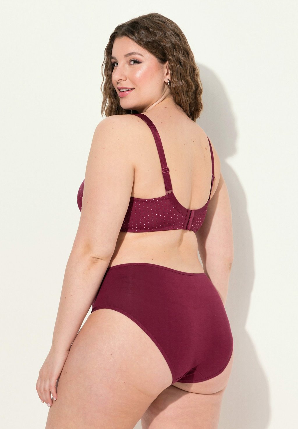 Бюстгальтер на косточках POLKA DOT Ulla Popken, бордовый
Бюстгальтер на косточках POLKA DOT Ulla Popken, бордовый