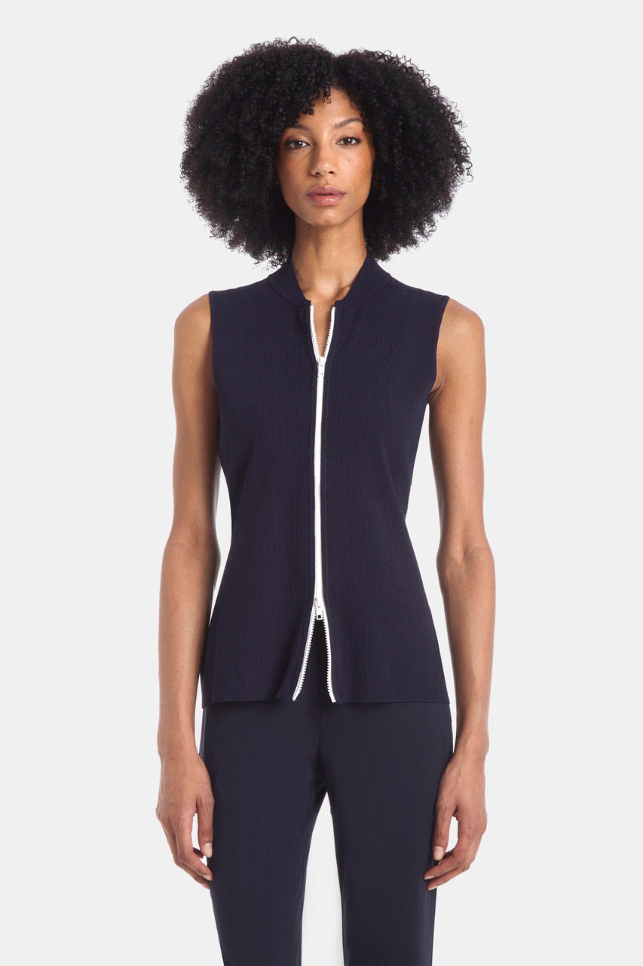 ЗВЕЗДНЫЙ ЖИЛЕТ Capsule 121, темно-синий
ЗВЕЗДНЫЙ ЖИЛЕТ Capsule 121, темно-синий