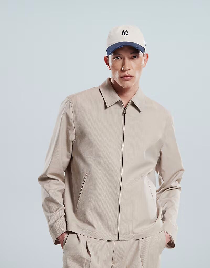 Элегантная куртка-харрингтон бежевого цвета с микротекстурой Asos Design
Элегантная куртка-харрингтон бежевого цвета с микротекстурой Asos Design