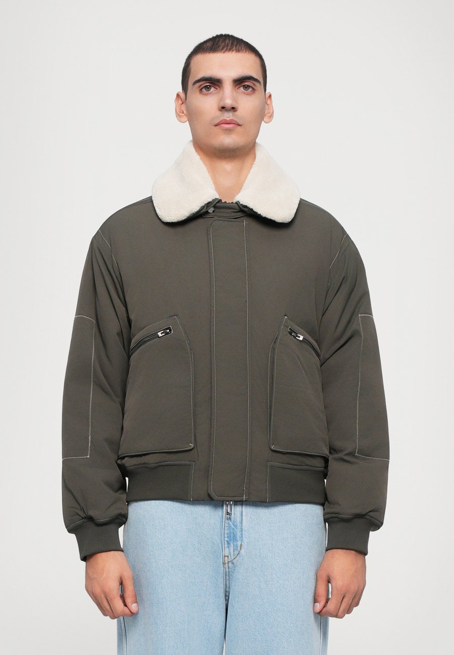 Куртка Emporio Armani BLOUSON JACKET, Black Ink/Black
Куртка Emporio Armani BLOUSON JACKET, Black Ink/Black