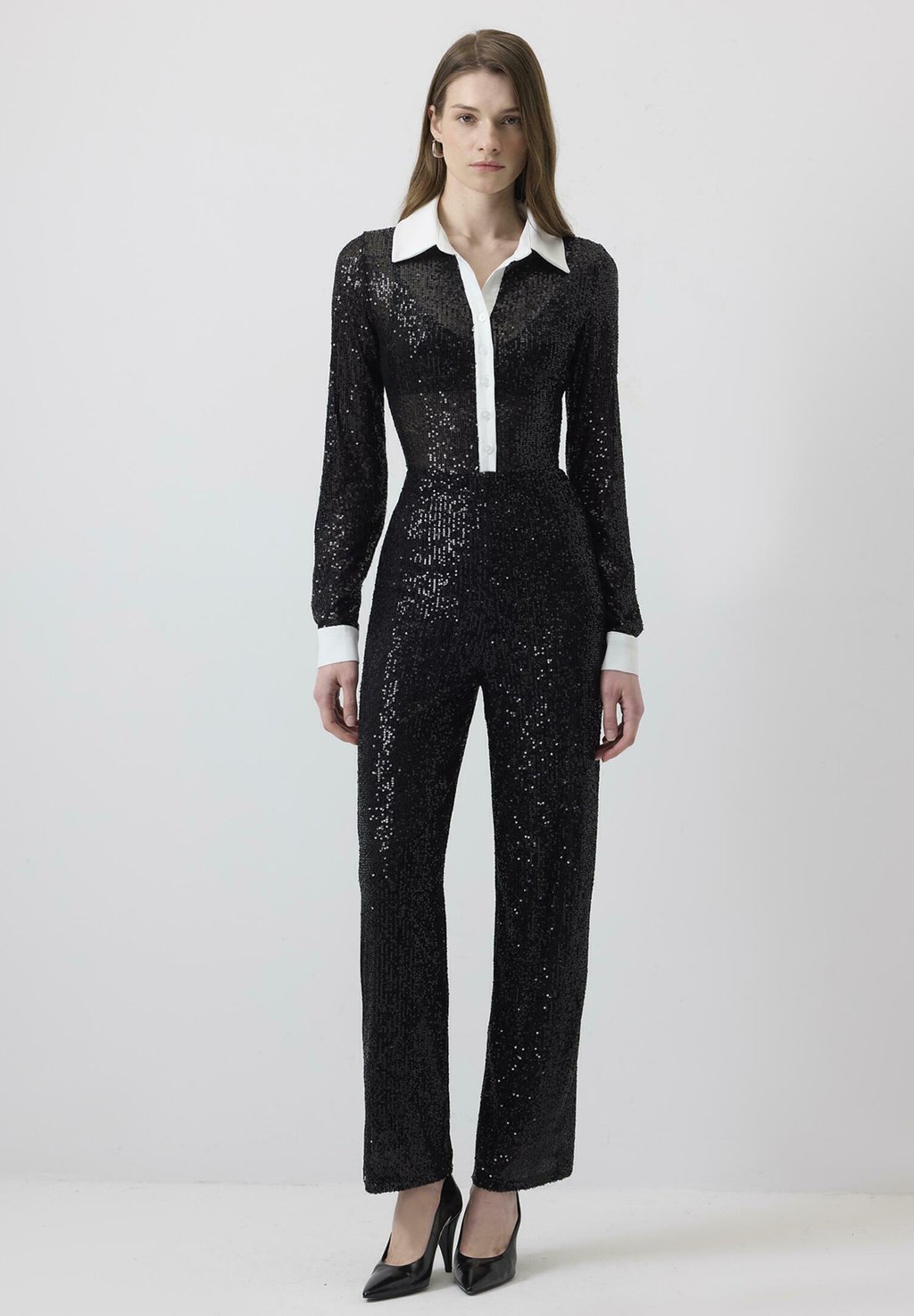 Комбинезон FRONT BLASP SEQUIN DETAILED OVERALLS Touché Privé, черный 
Комбинезон FRONT BLASP SEQUIN DETAILED OVERALLS Touché Privé, черный