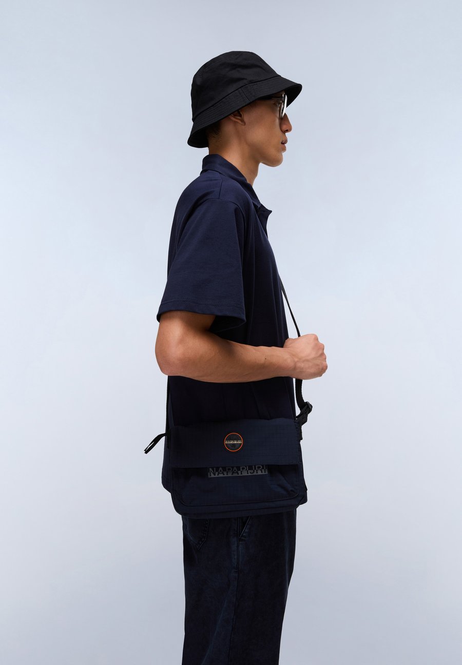 Сумка кросс-боди Napapijri Cross body bag, Blu Marine/Blue
Сумка кросс-боди Napapijri Cross body bag, Blu Marine/Blue