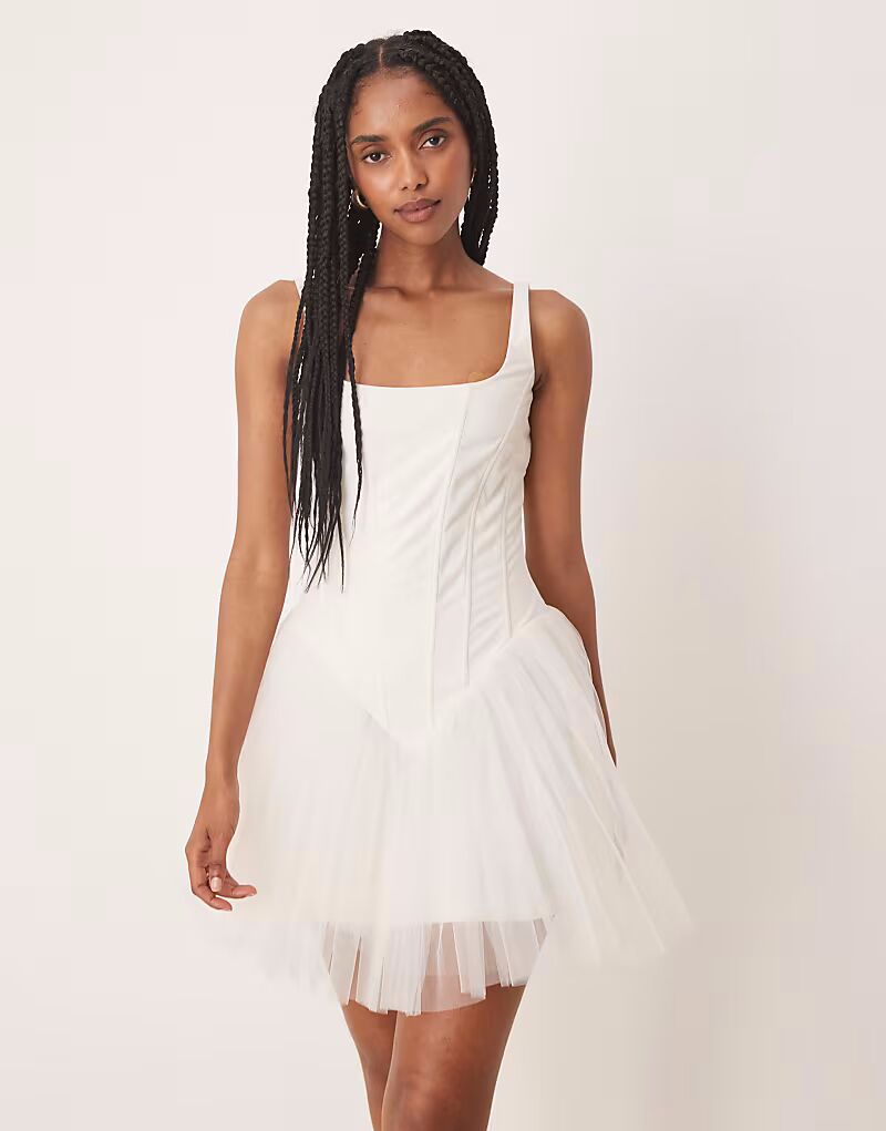 Мини-платье с заниженной талией, кружевом и бисером, корсетная отделка, сливочно-кремового цвета Lace & Beads
Мини-платье с заниженной талией, кружевом и бисером, корсетная отделка, сливочно-кремового цвета Lace & Beads