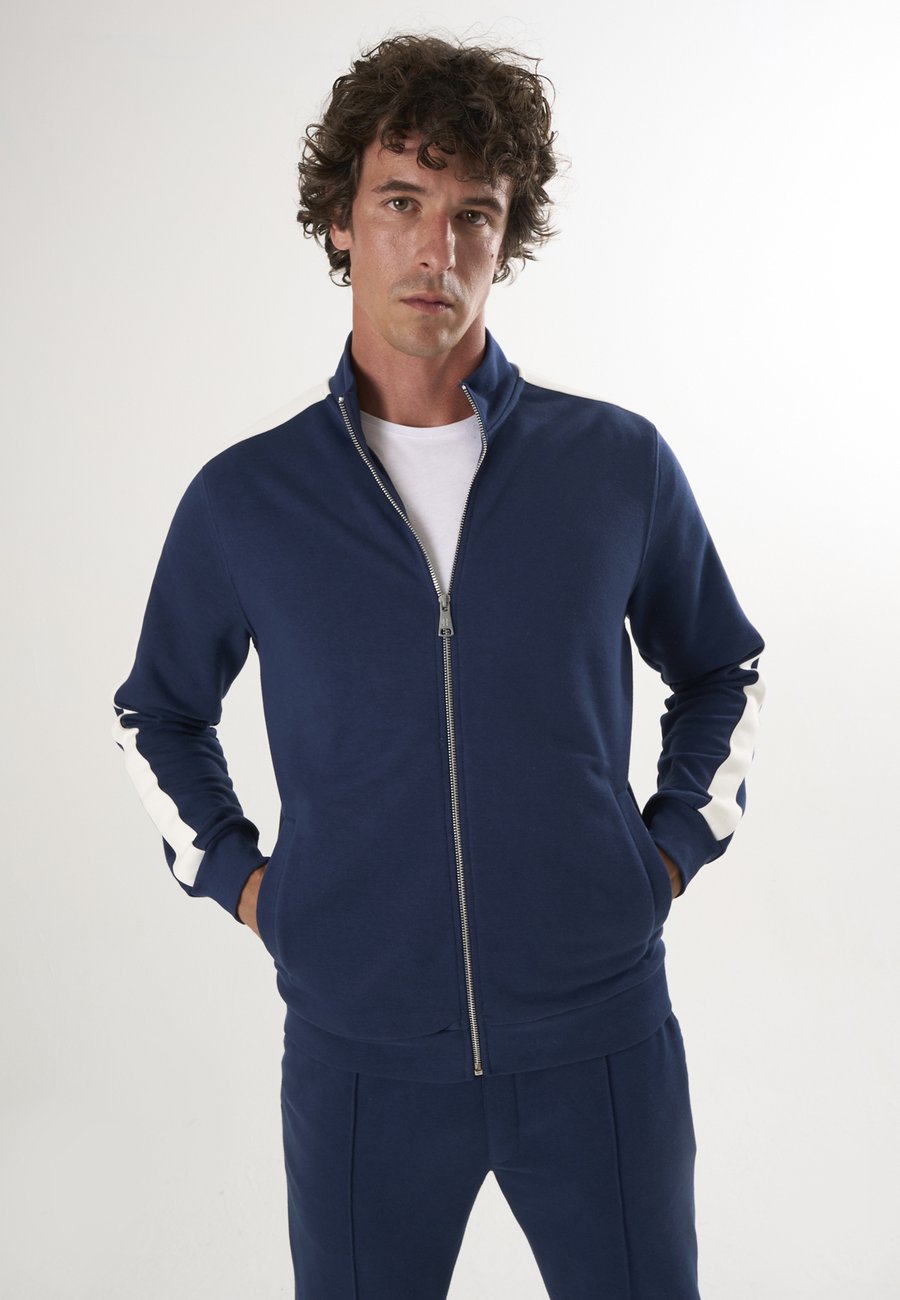 Толстовка Felix Hardy FULL, Dark Blue
Толстовка Felix Hardy FULL, Dark Blue