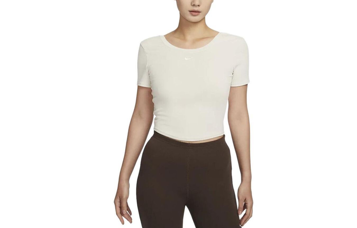 Футболка женская светло-коричневая цвета красного дерева Nike
Футболка женская светло-коричневая цвета красного дерева Nike