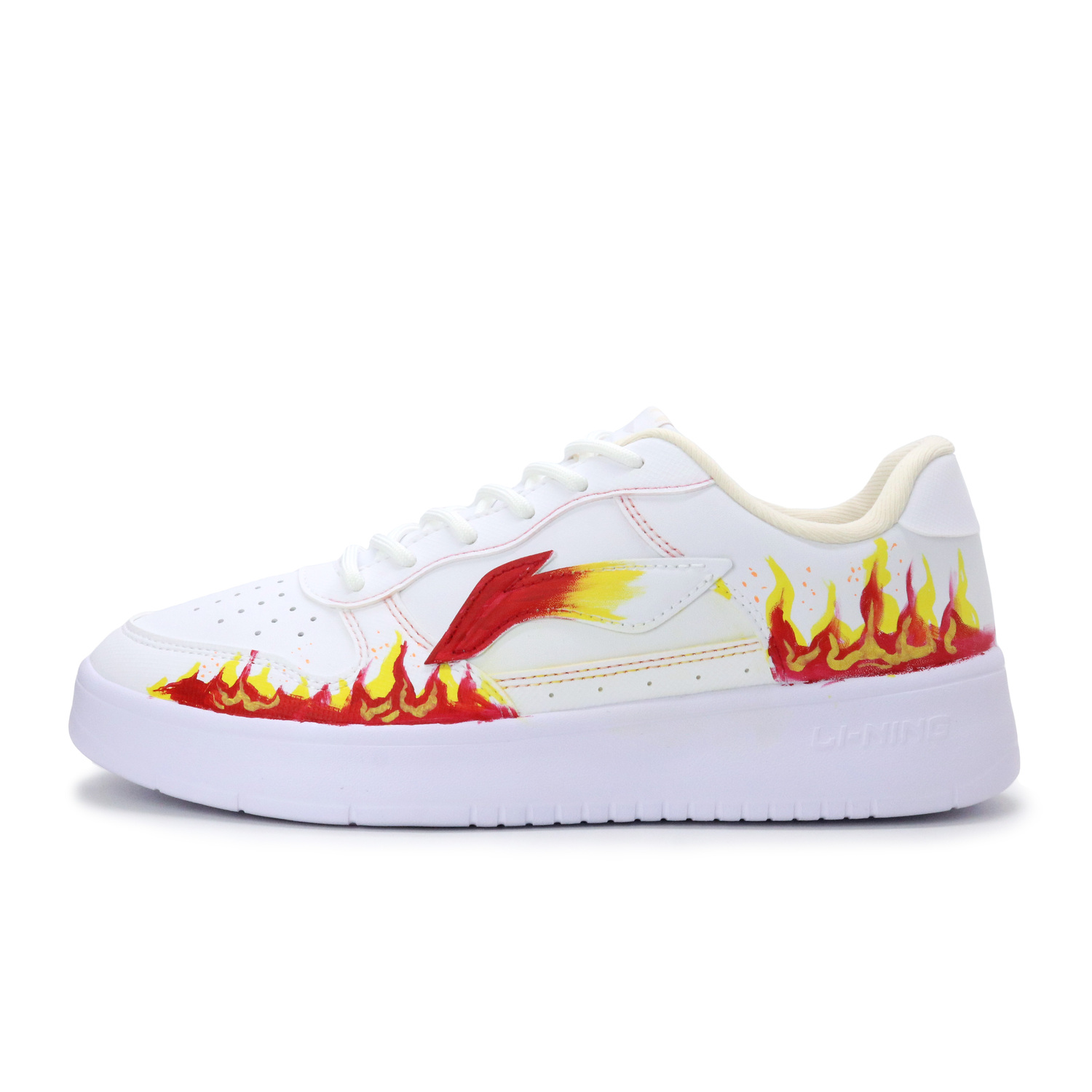 Легкие и дышащие низкие скейтбордные кроссовки LiNing Pontoon Boats, унисекс, белые с красными элементами
Легкие и дышащие низкие скейтбордные кроссовки LiNing Pontoon Boats, унисекс, белые с красными элементами