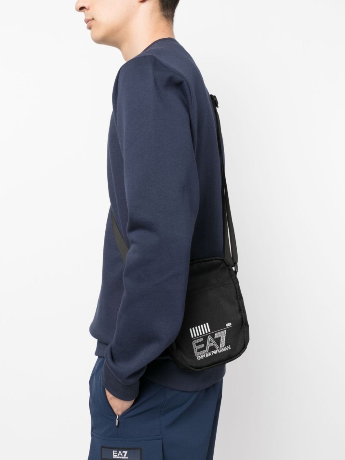 Ea7 Emporio Armani сумка-мессенджер с логотипом, черный
Ea7 Emporio Armani сумка-мессенджер с логотипом, черный