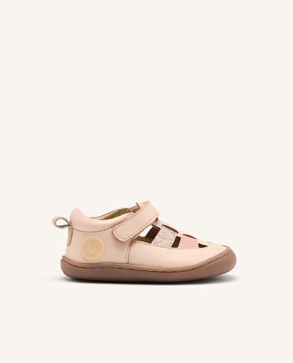 Розовые босоножки для девочек из кожи с блестящей застежкой-липучкой Gioseppo, цвет Rosa
Розовые босоножки для девочек из кожи с блестящей застежкой-липучкой Gioseppo, цвет Rosa