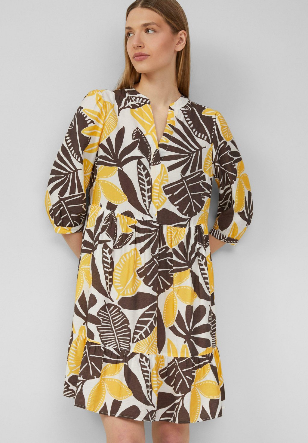 Повседневное платье STRUKTURIERTES AUS MIT EINGRIFFTASCHEN s.Oliver, кремовый 
Повседневное платье STRUKTURIERTES AUS MIT EINGRIFFTASCHEN s.Oliver, кремовый